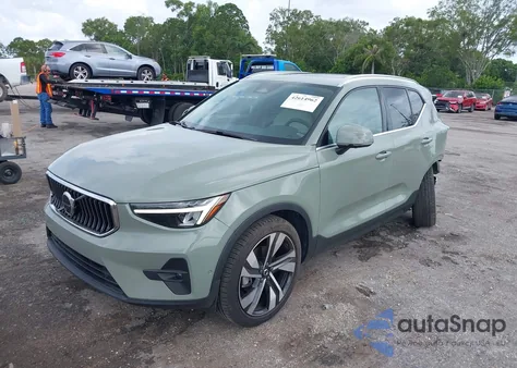 2023 Volvo Xc40 B5 Plus Bright Theme из США, поврежденный, VIN YV4L12UN2P2099041